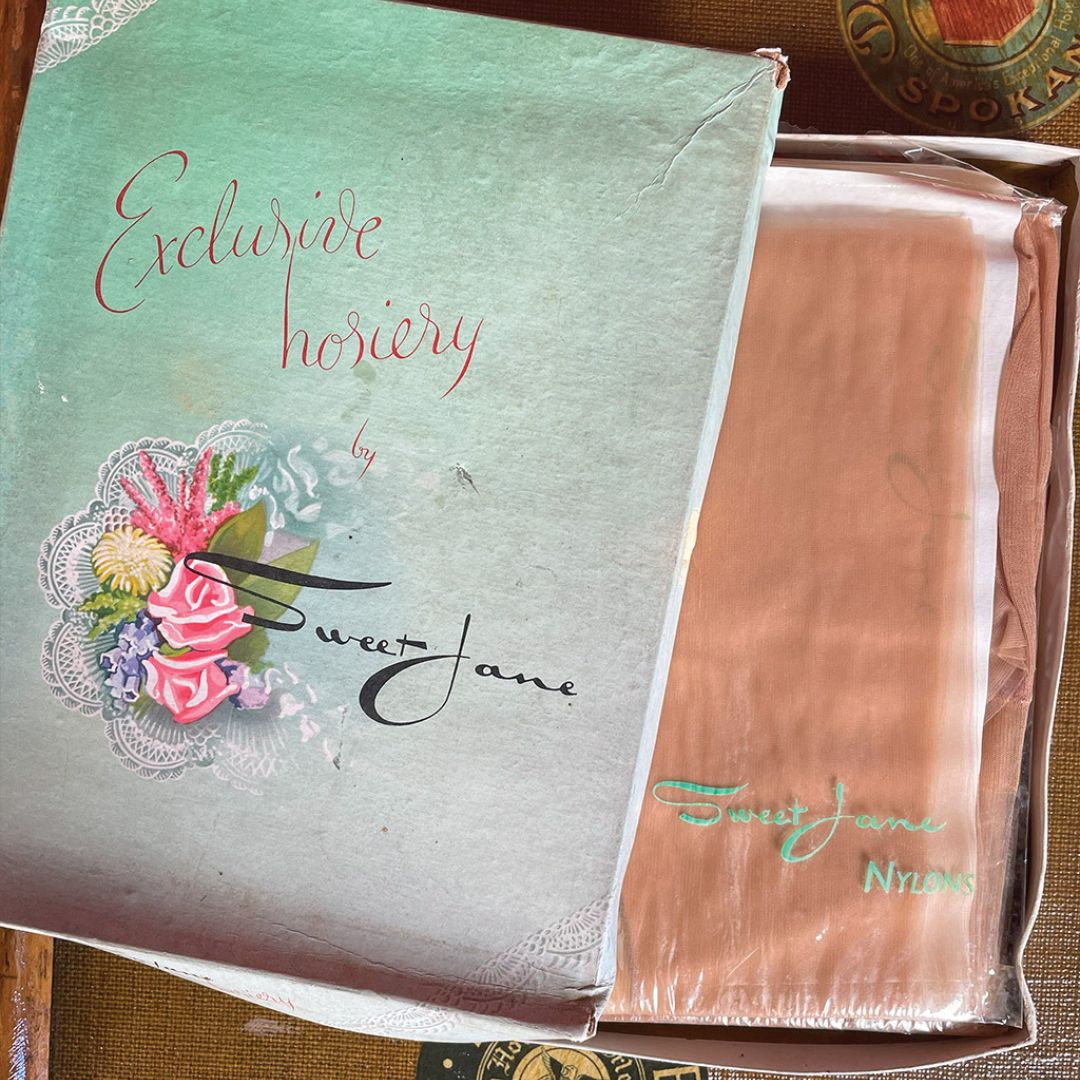 vintage contrast seam fully fashioned stockings