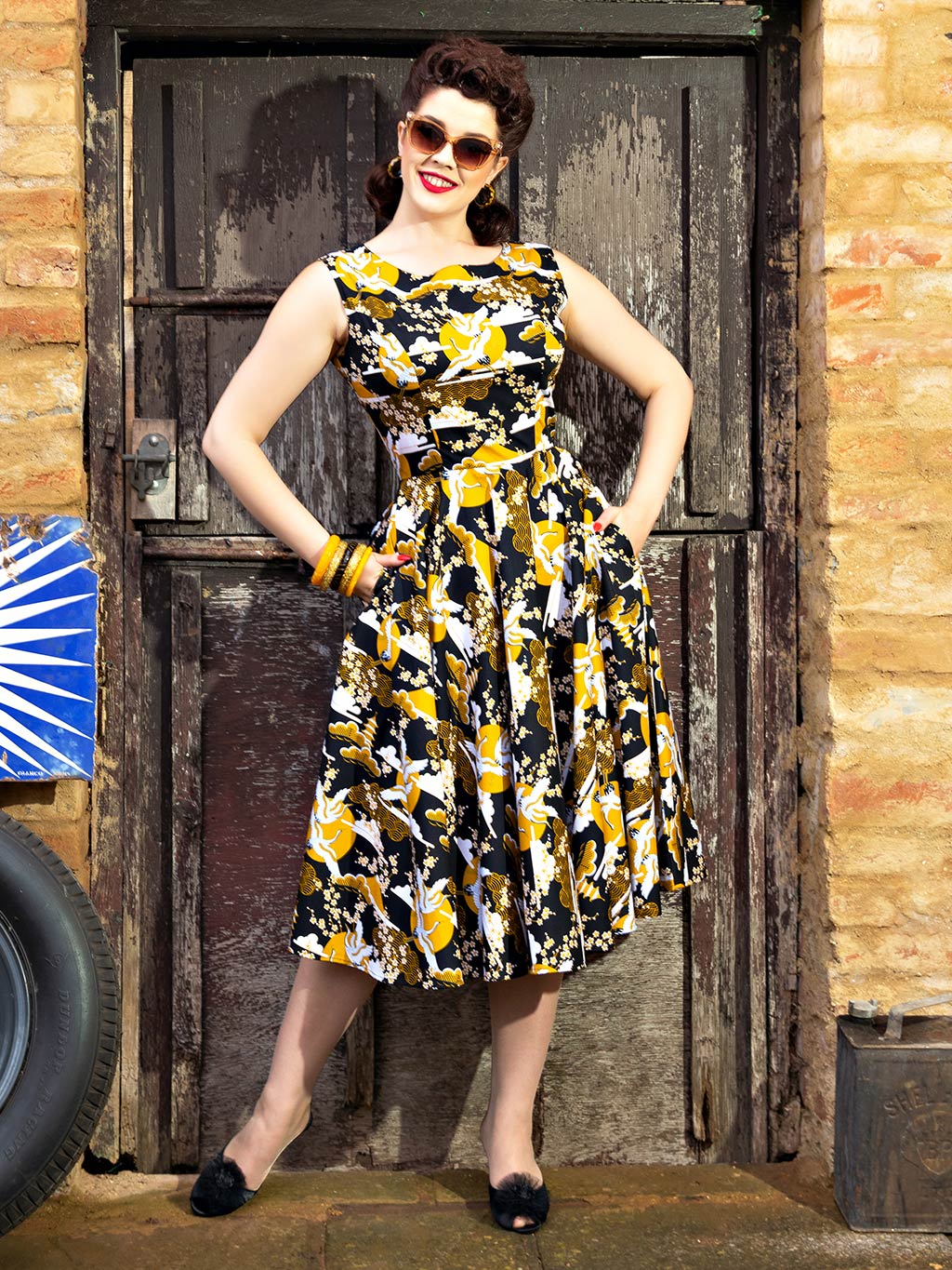 1950s yellow and black crane print vintage dress