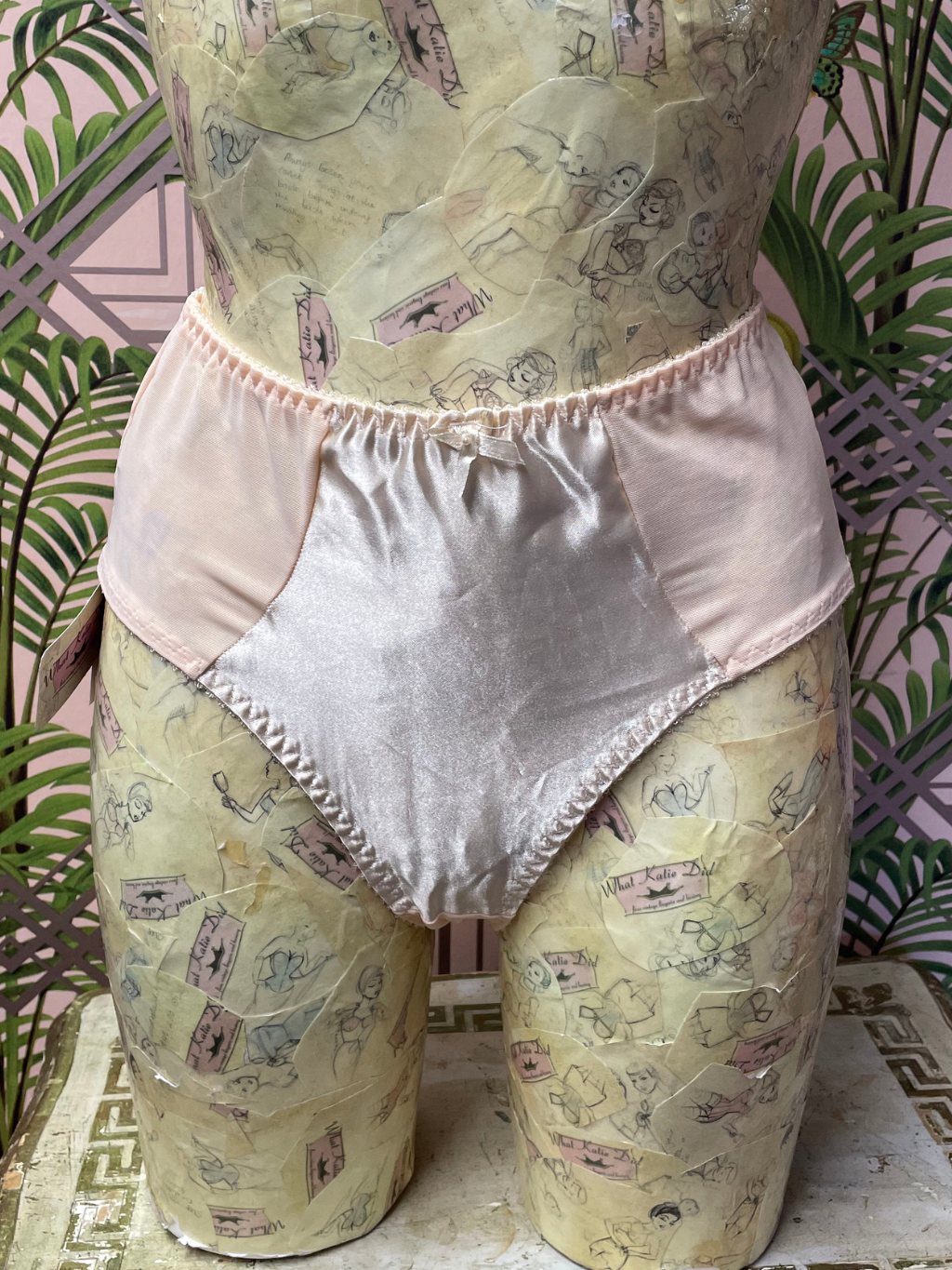 AL135 Harlow 1950s Knickers Old Satin, 10