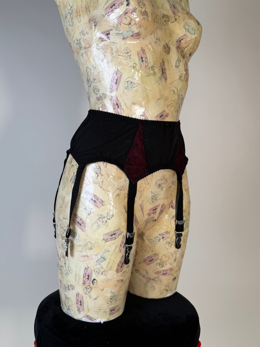 AL229 Greta Suspender UK 10 / US 6, UK 12 / US 8