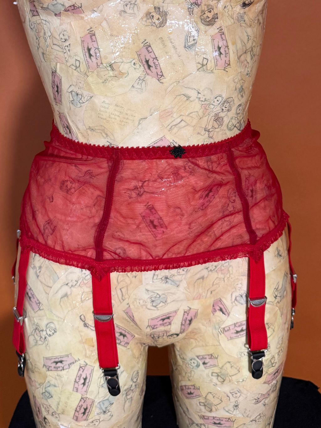 AL34 Sheer Red Suspender UK 10 / US 6