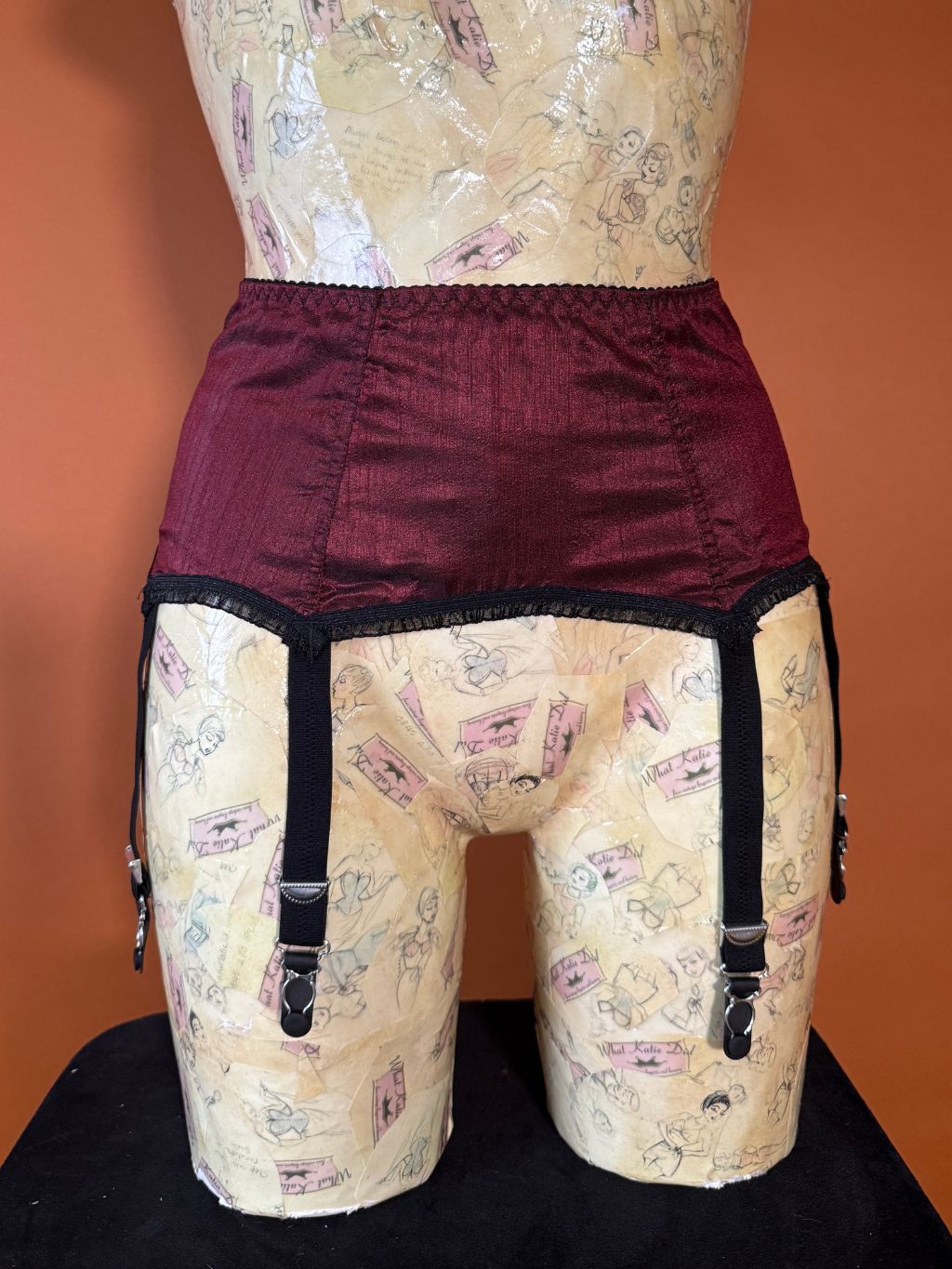 AL51 Dupion Suspender UK 10 / US 6