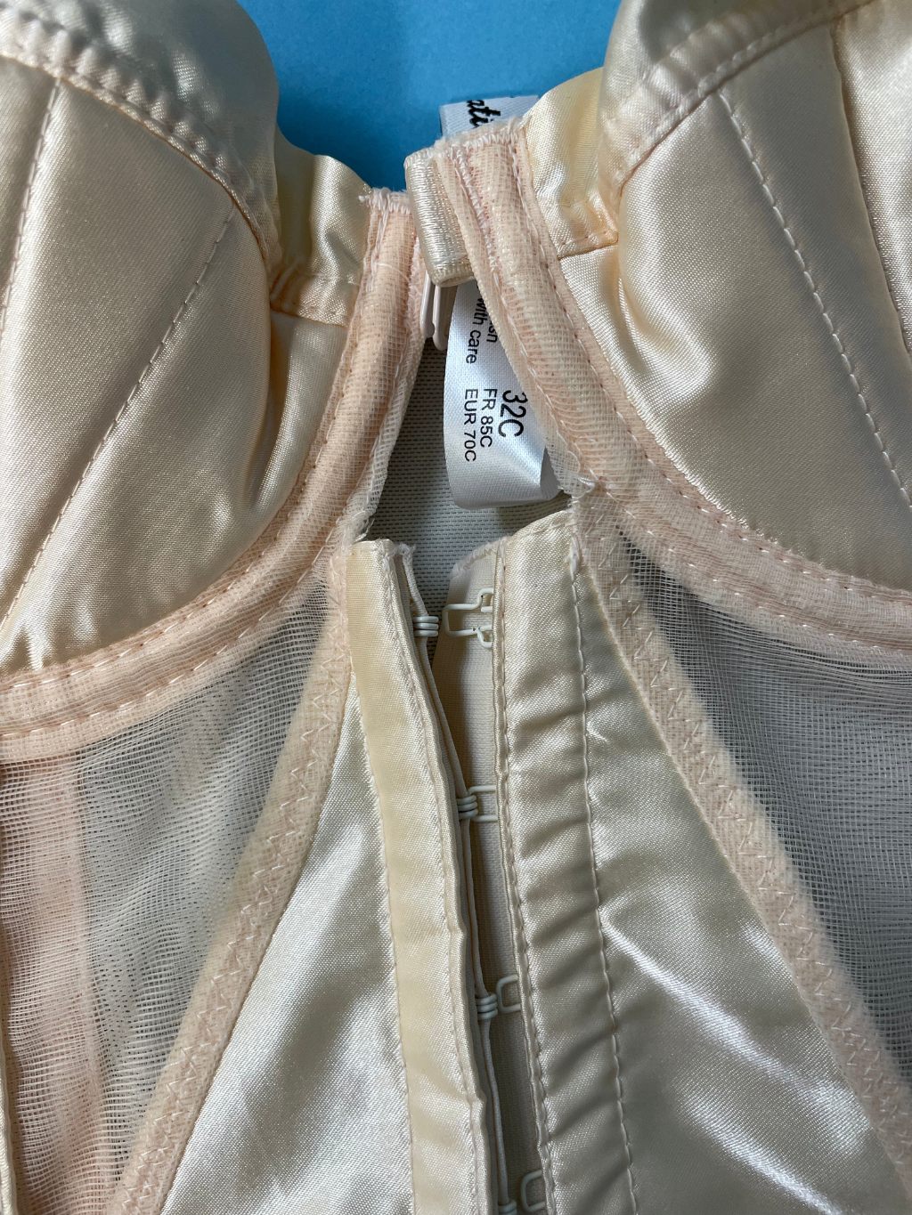 BF009 SECOND Merry Widow 32C