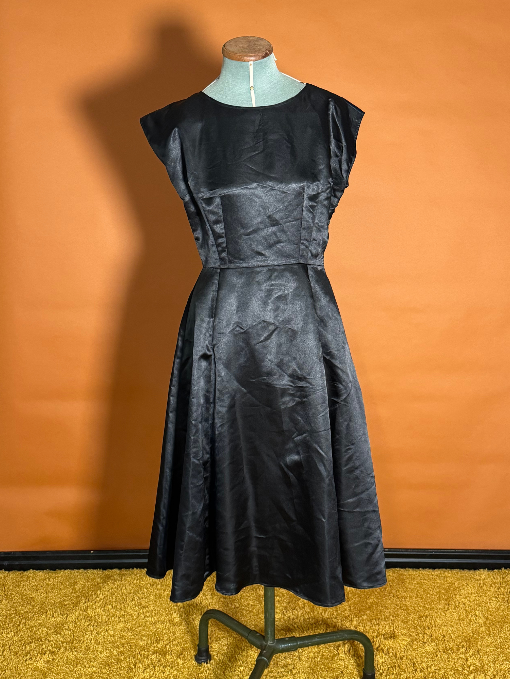 SD005 SAMPLE Black Satin Dress UK 12 / US 8