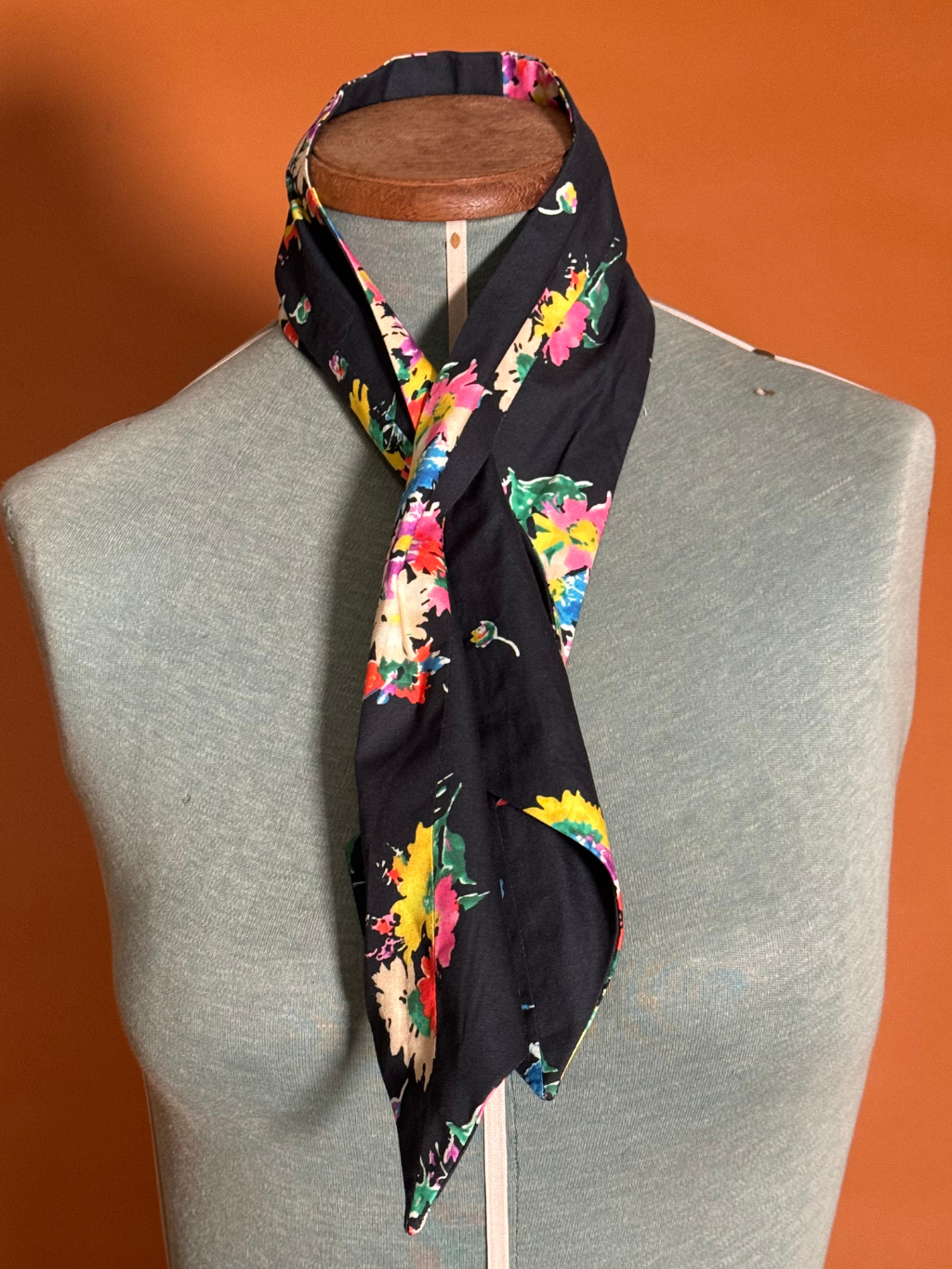 SD009 SAMPLE Dark Floral Neck scarf