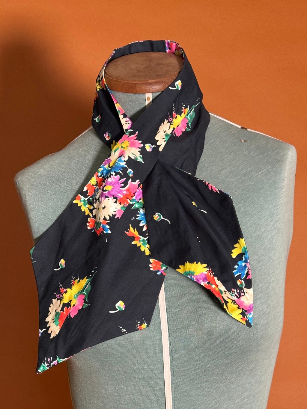 SD009 SAMPLE Dark Floral Neck scarf