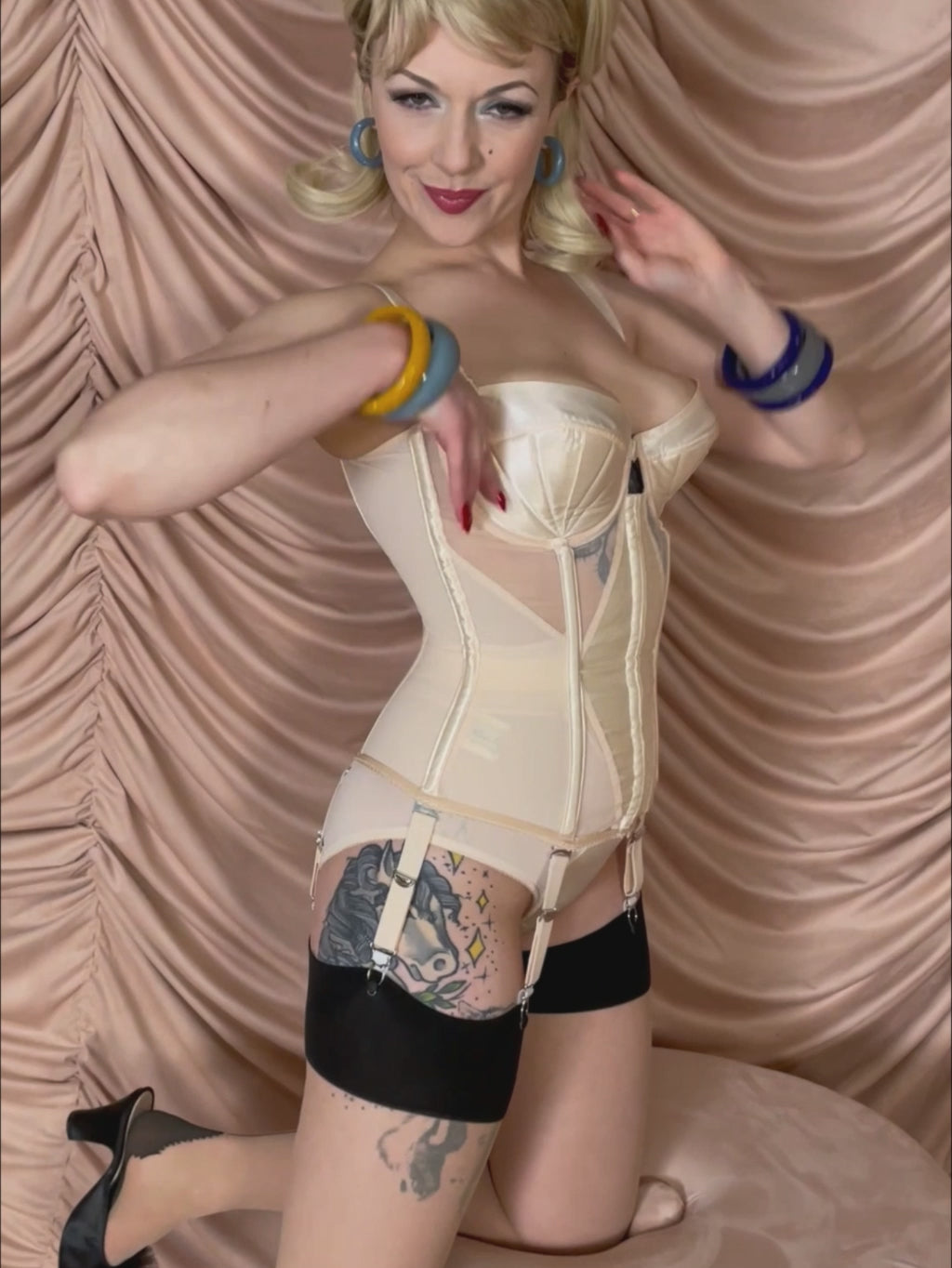 Contrast Seamed Stockings Champagne with Black H2043