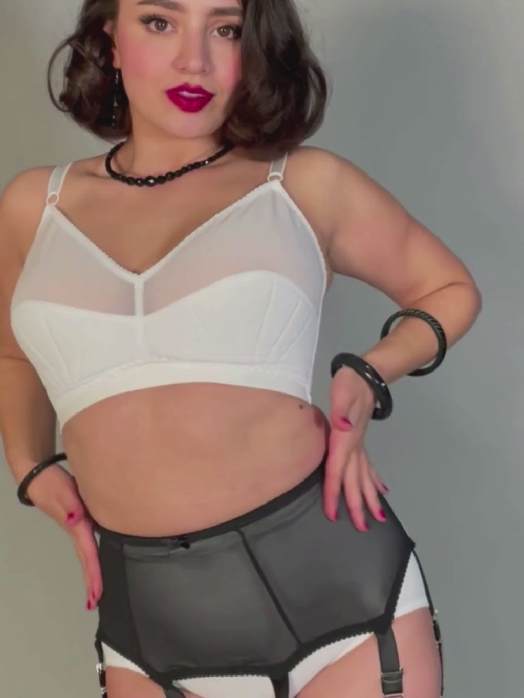 Black 12 Clip V Strap Suspender Belt