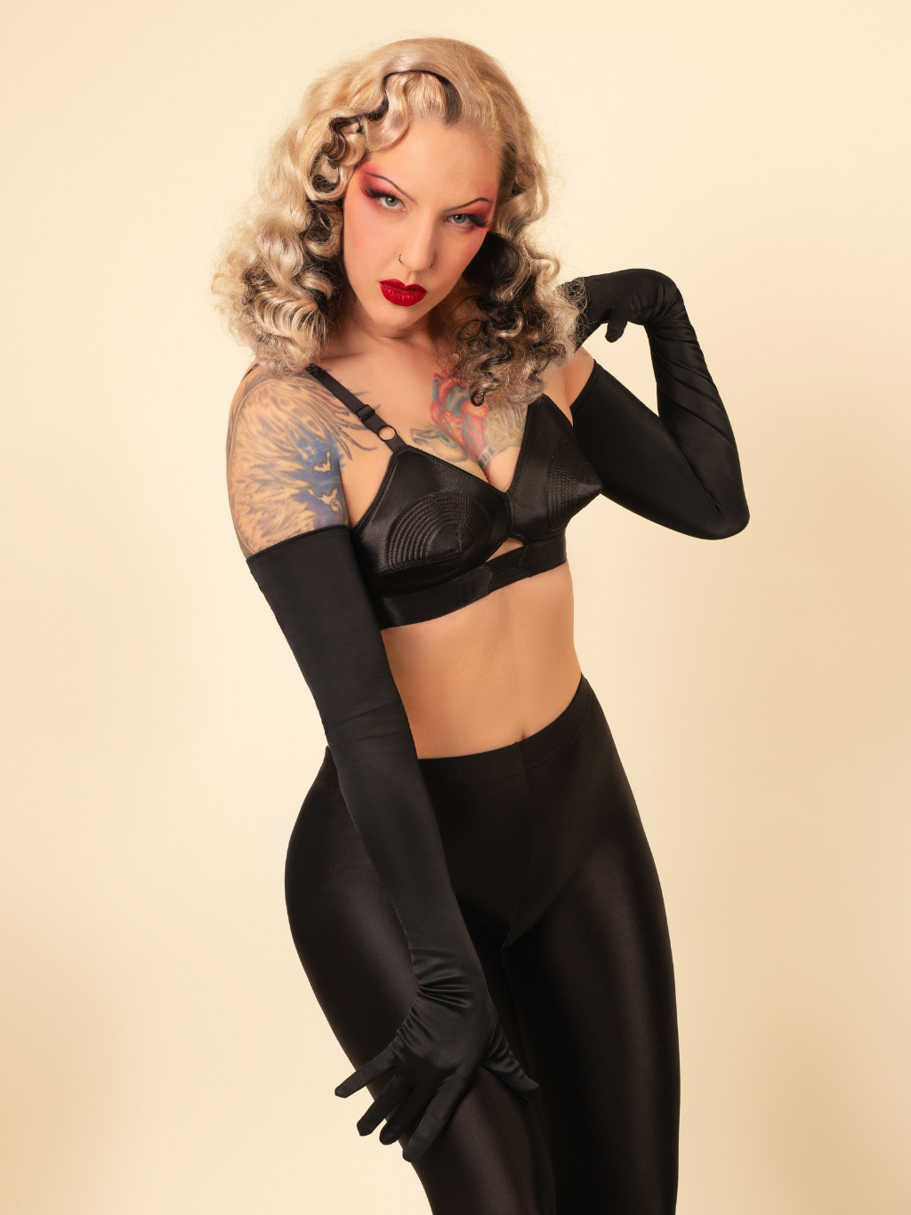 sati black gloves