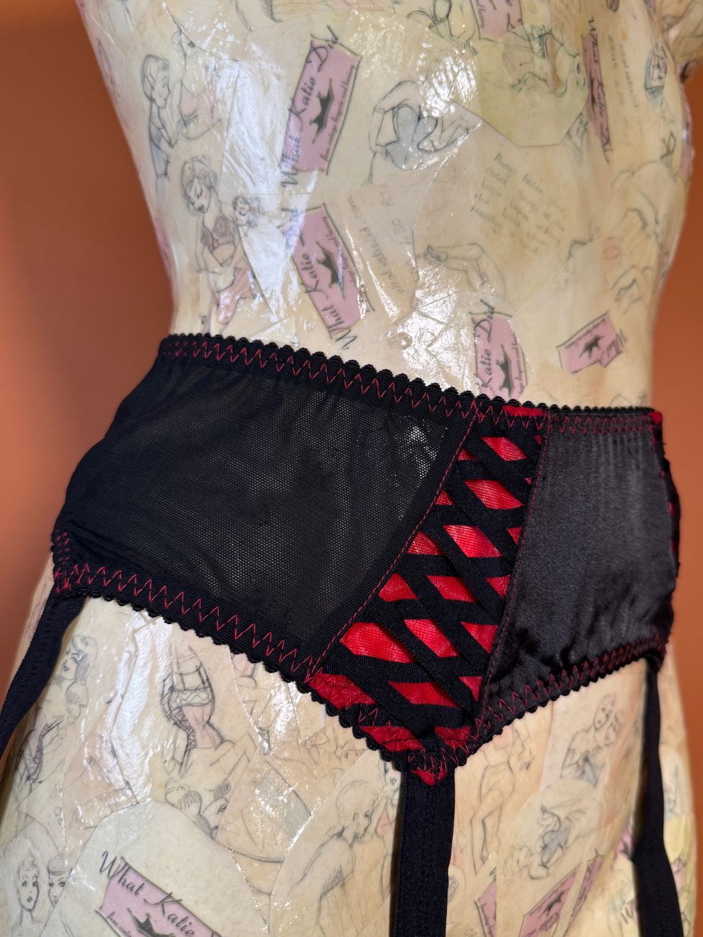 AL89 Valerie Suspender UK 18 / US 14