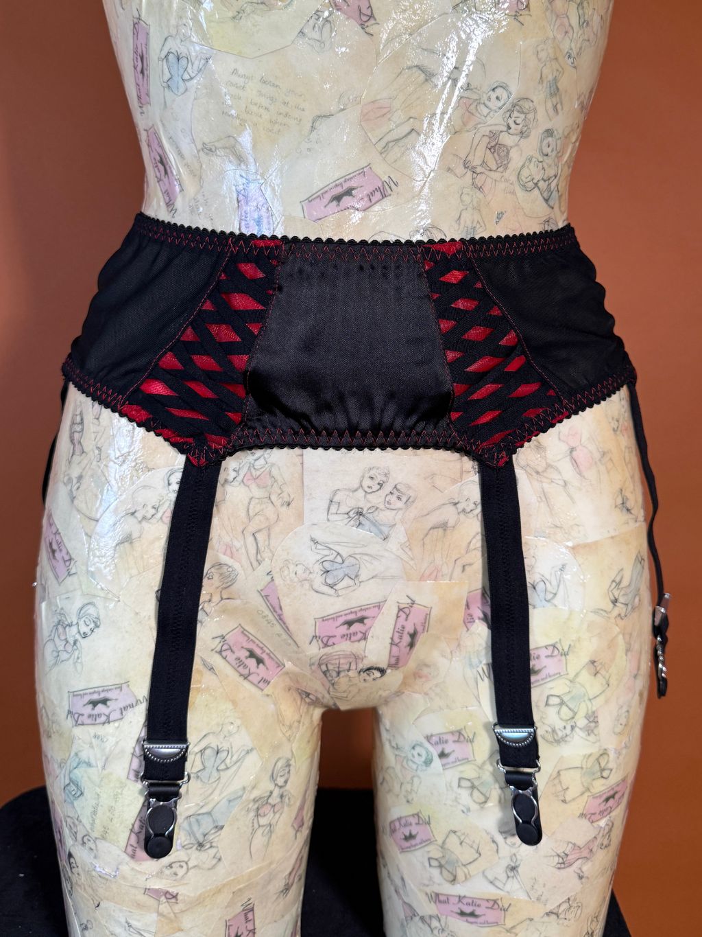 AL89 Valerie Suspender UK 18 / US 14