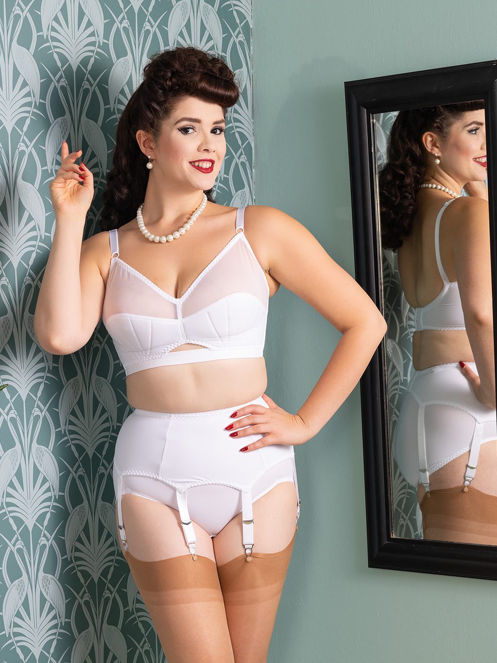 white 6 strap suspender belt made from recycled yarn