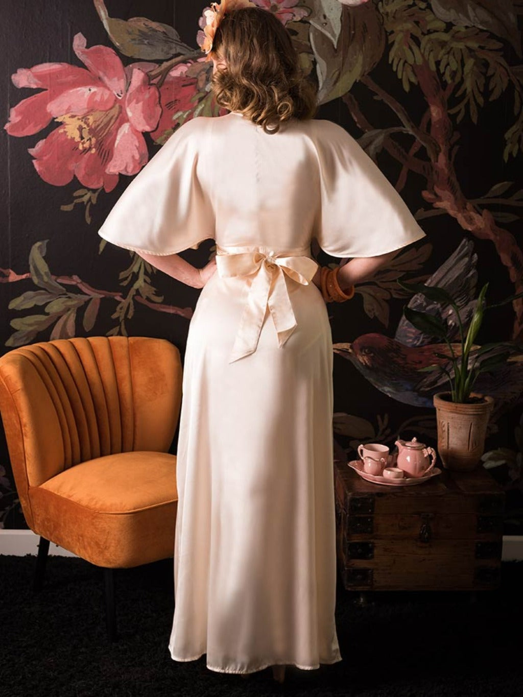 1930s Long Satin Robe – Vintage Peach Satin Lounging Robe – What Katie Did